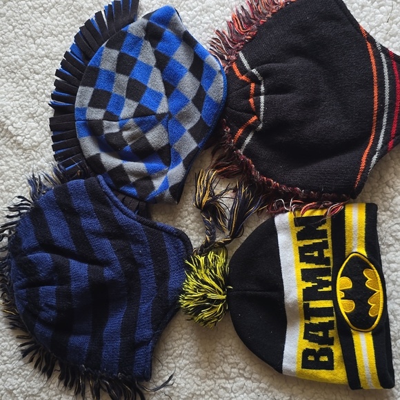 Winter Kids Hat & Glove Lot - 4 Piece Batman, Football, Mohawk Styles Size 4/7 - Picture 7 of 9